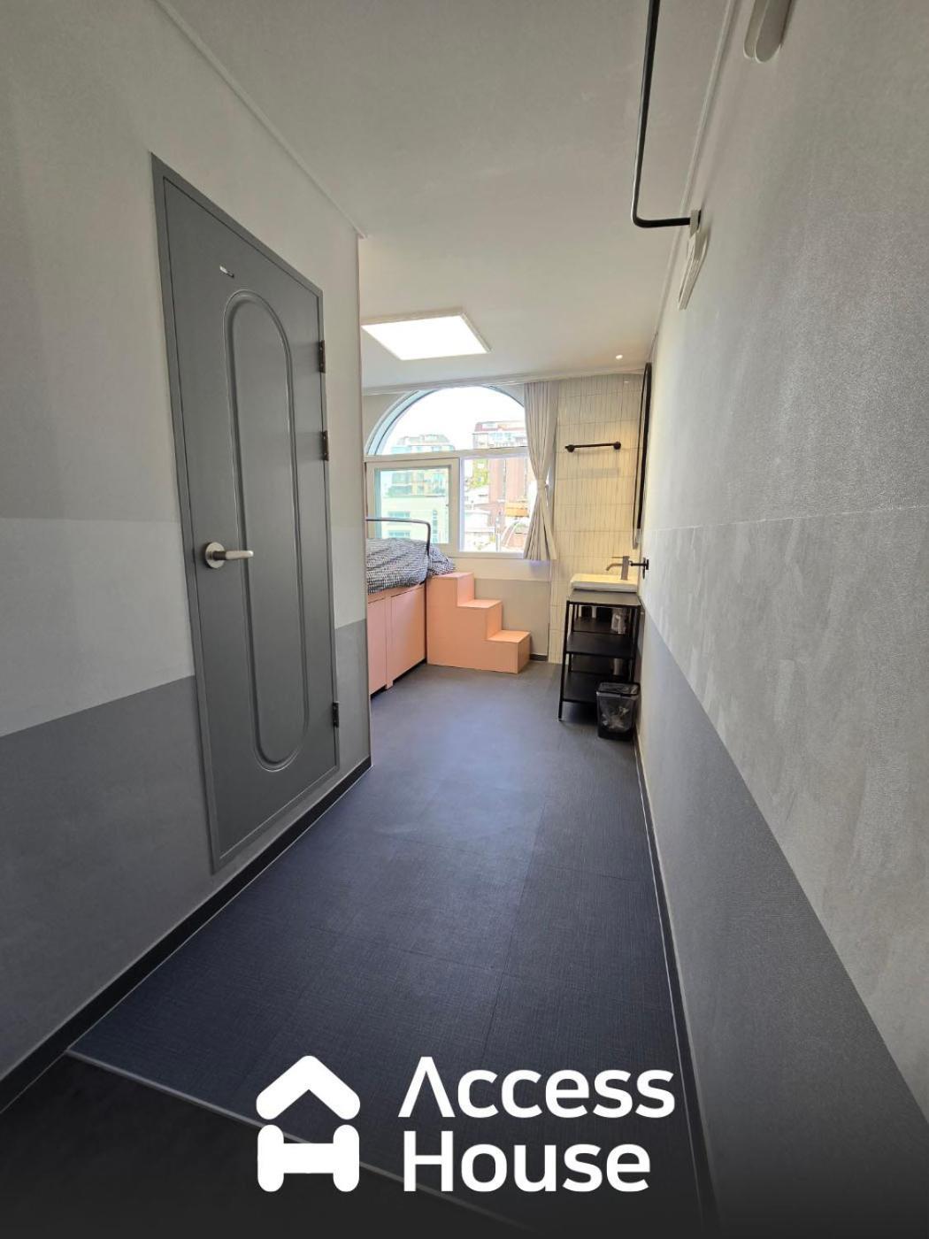 Accesshouse *