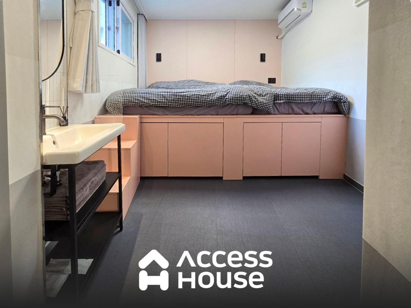 Accesshouse *